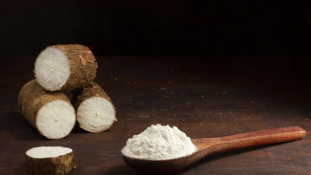 Farinha de mandioca faz mal? Veja benefícios e mitos